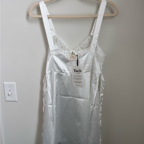 NWT TACH Rina White Satin Lace Chemise - Picture 3 of 7